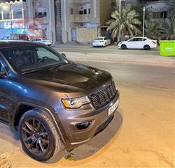 جیپ گراند شیرۆکی